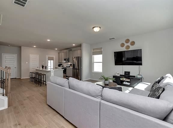 5th image of 10065 Adams Ln