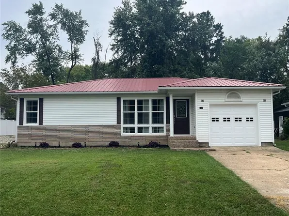 107 E 6th St, Dixon, MO 65459