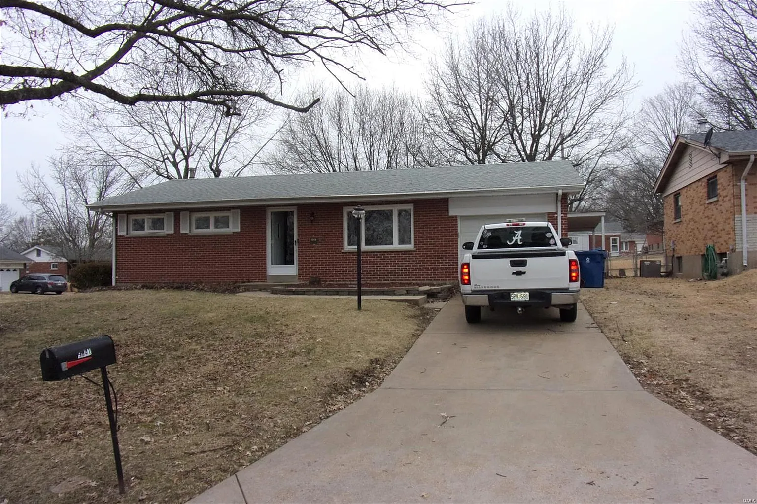 9841 Barlow Ln photo 1