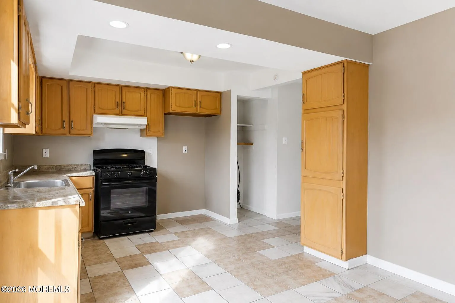 3 bed, 2.5 bath, 1584 sqft, $2,300 — Photo 3