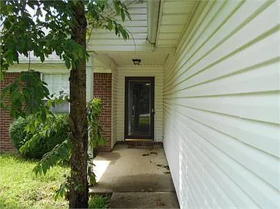 517 Green Valley Dr — Photo 3