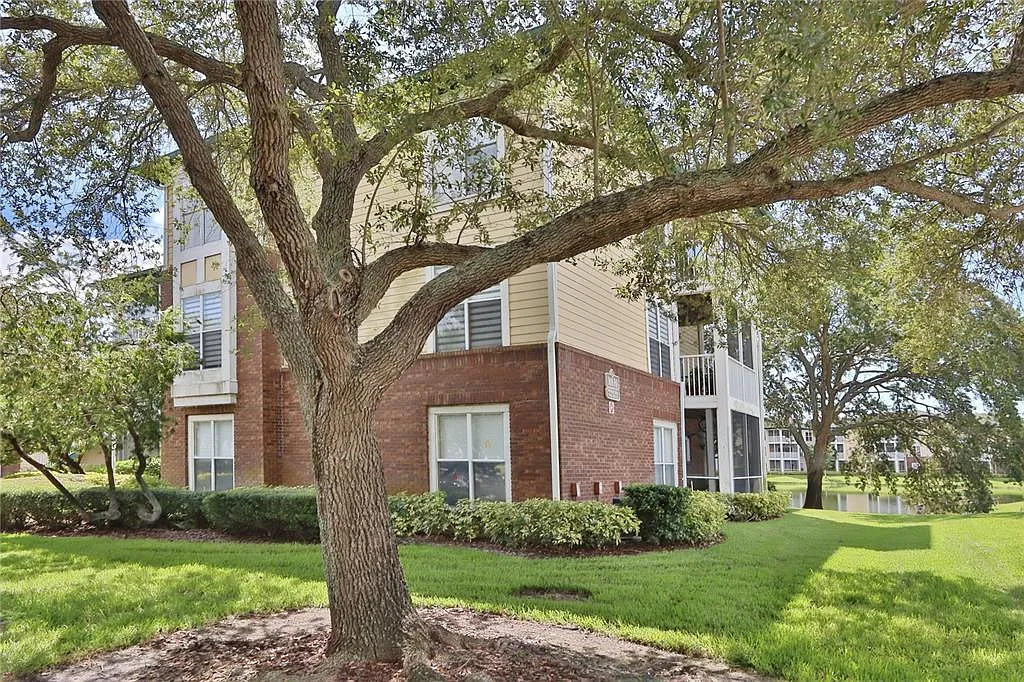 2 bed, 2.0 bath, 990 sqft, $1,750 — Photo 2
