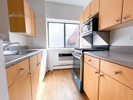 Rented by eRealty Advisors USA Inc | media 2