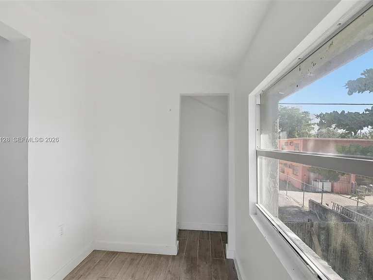 1035 NW 5th St #4 — Photo 5