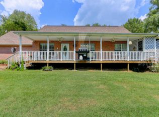 1860 Alexander Dr, Dandridge, TN 37725