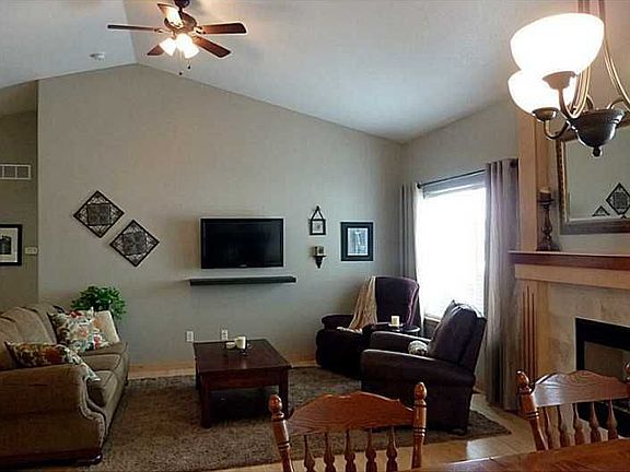 4th image of 1545 Cedar Springs Ct
