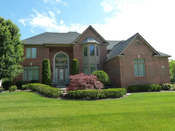 6859 Carlyle Xing, West Bloomfield, MI 48322