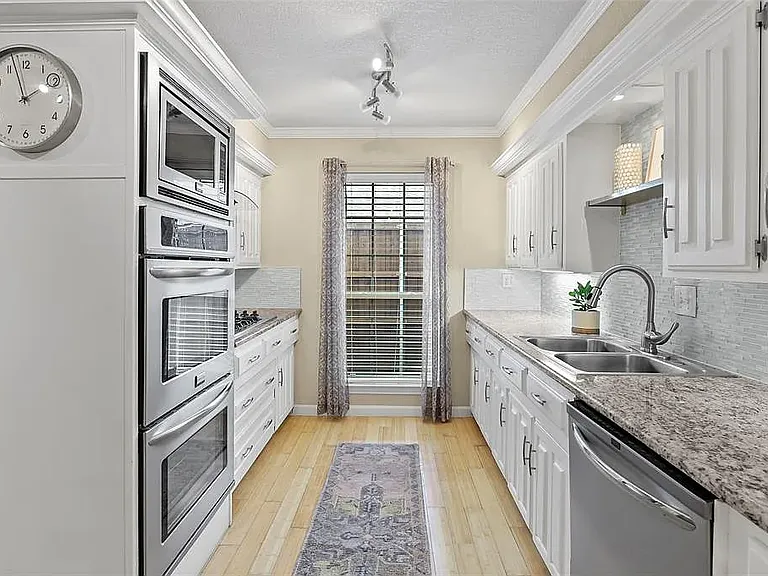 9262 Whitehurst Dr — Photo 2