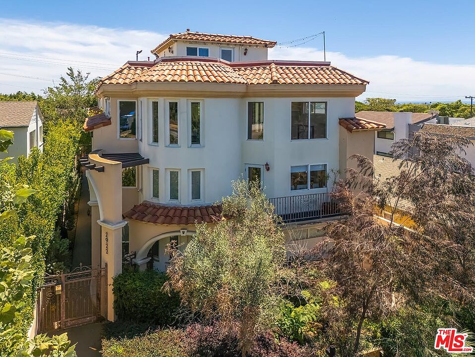 2922 Montana Ave APT D — Brentwood Country Club