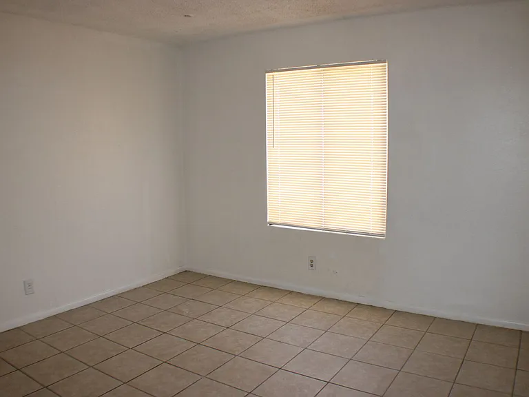 9387 N Loop Blvd — Photo 5