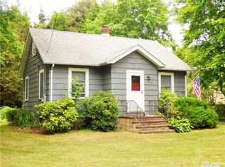 22 S Lot Rd, Smithtown, NY 11787