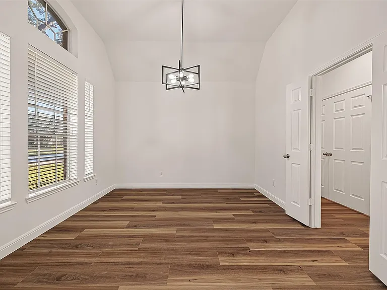 2834 Martina Dr — Photo 6