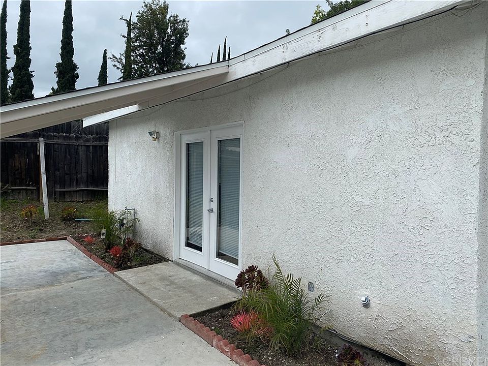 1st image of 23513 Balmoral Ln