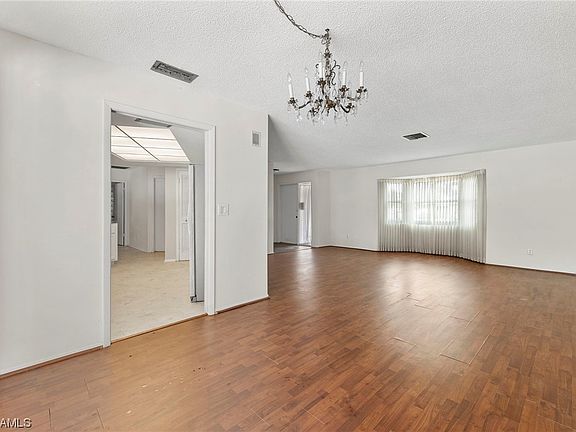 5th image of 2412 La Salle Ave