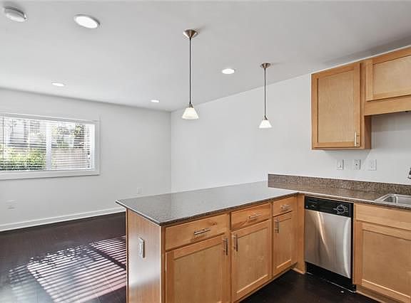 4th image of 1725 Delachaise St APT 205