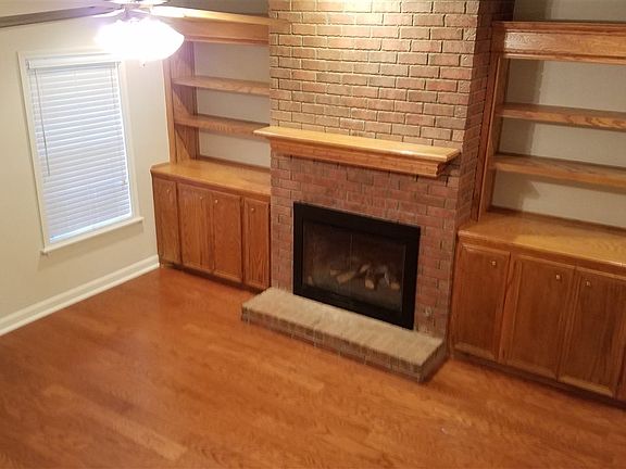 3rd image of 109 Woodlands Park Dr