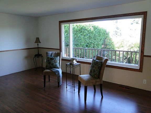 Living room with wonderful territorial view.