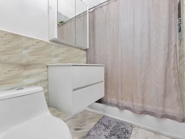 6018 Bleecker Street image 12 of 26