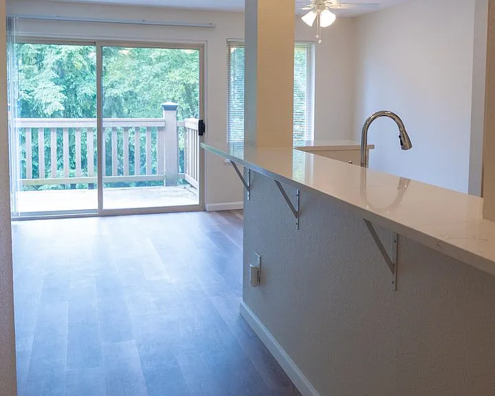 Willow Creek Apartments — Photo 49