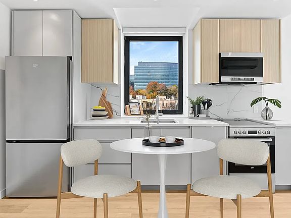 4th image of 280 W 132nd St #740