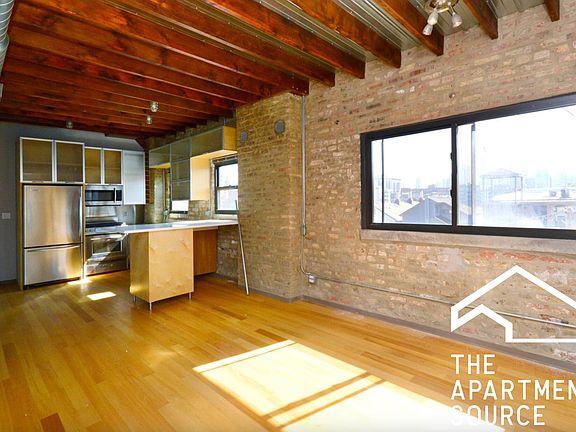 3rd image of 1151 W Erie St #2