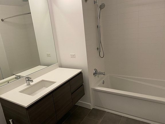 5th image of 136 W Hubbard St #1701