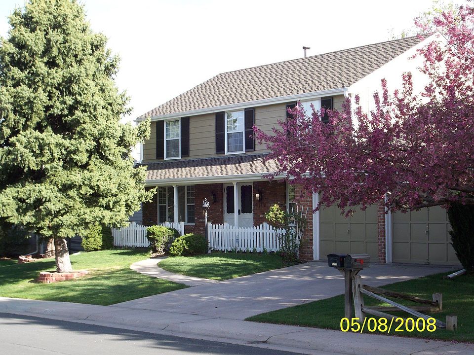 1/2 Block to elementary school and pool!