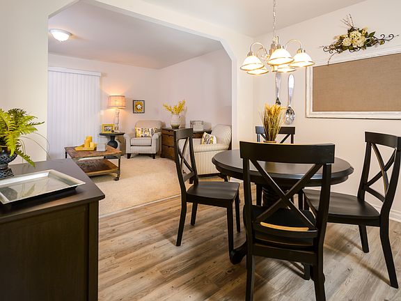 Townhome Ypsilanti MI Blue Heron Pointe