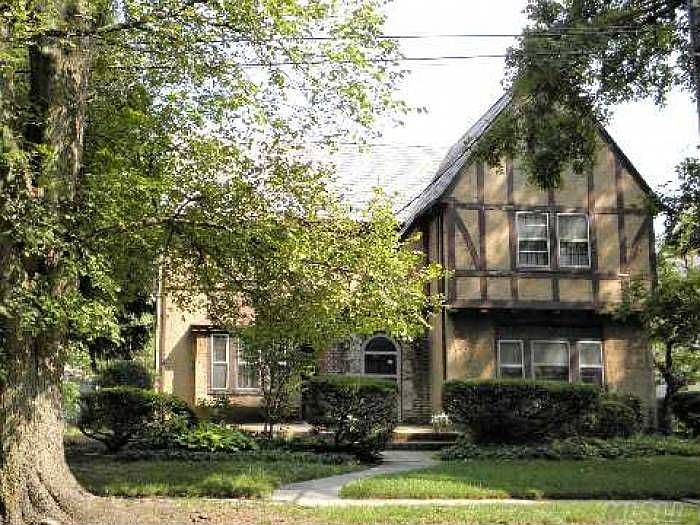 2nd image of 511 N Village Ave