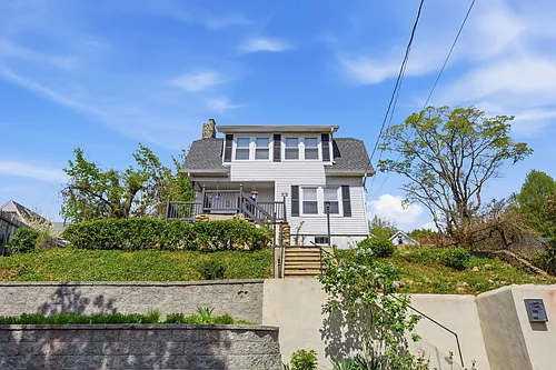 212 William St Photo 1
