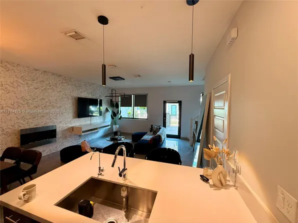 4750 NW 83rd Path, Doral, FL 33166