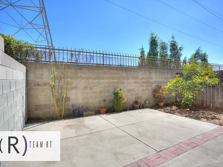 555 Azusa Ave #32 — Photo 33