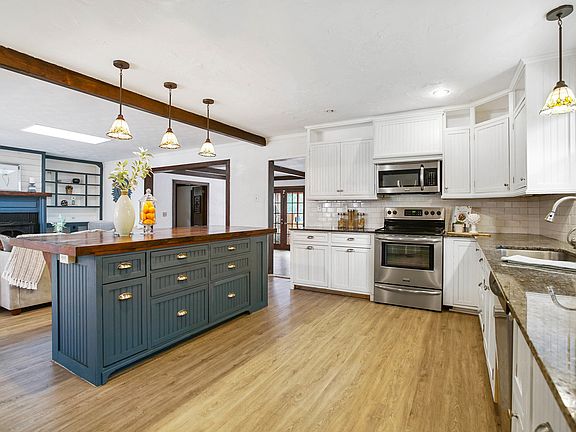 2nd image of 2846 River Oak Dr
