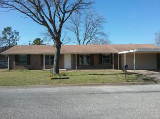 708 E Clay St, Bowie, TX 76230