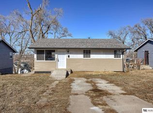 3872 Parker St, Omaha, NE 68111