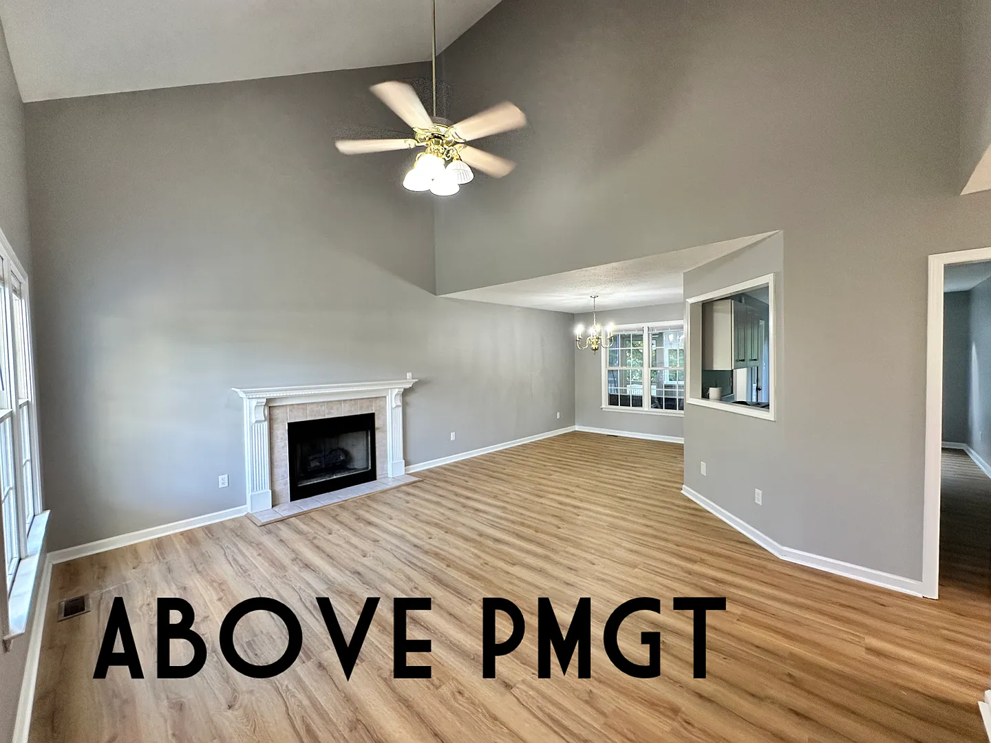 Beautifully renovated 3 bedroom home — Photo 2