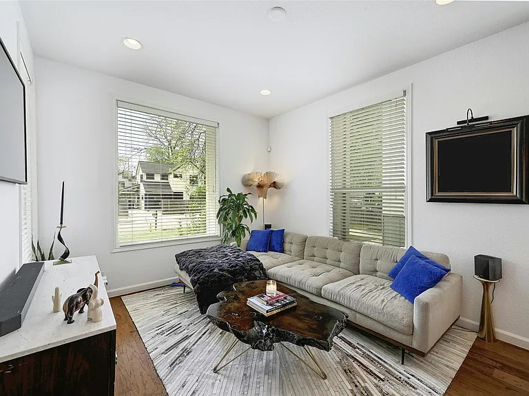 2614 Willow St #A — Photo 2