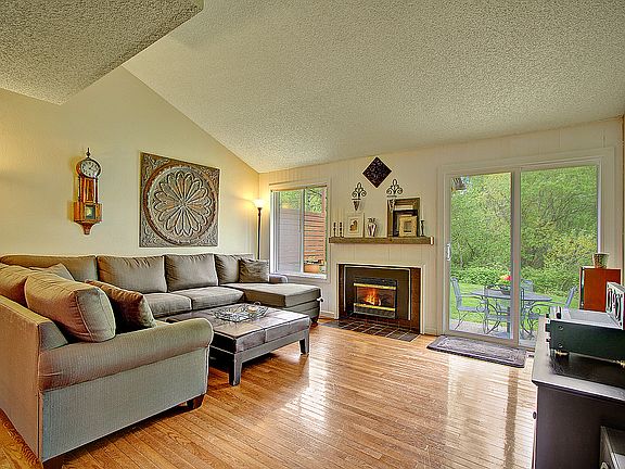 3rd image of 2547 174th Ave NE
