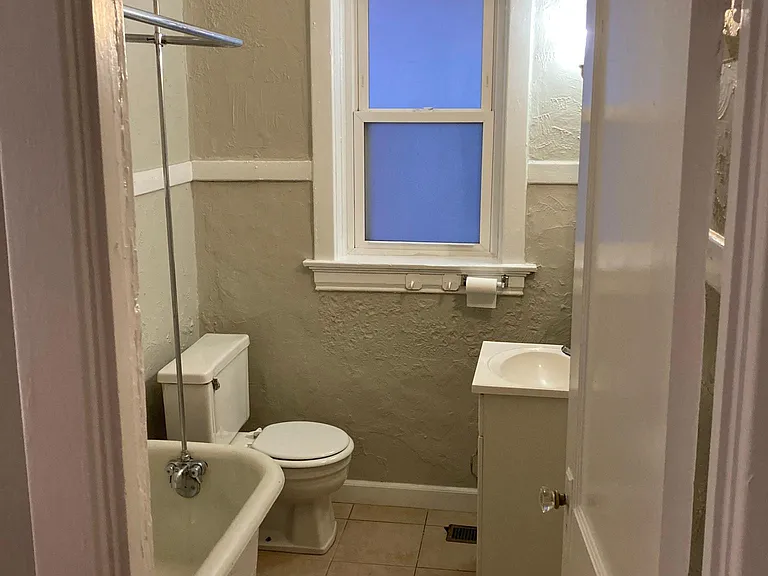 6328 Cates Ave — Photo 2