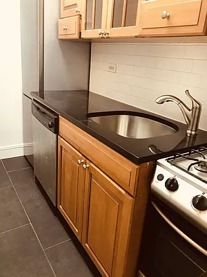 Rented by Metropolis Real Estate of Manhattan | media 8