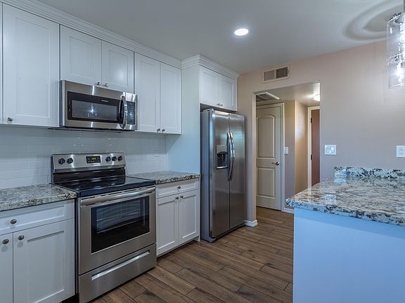 5th image of 10114 W Palmer Dr