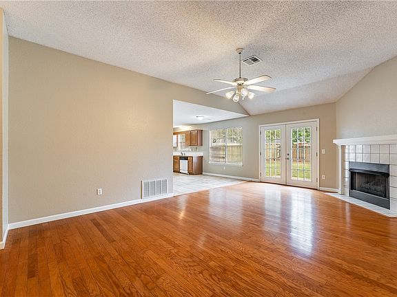4th image of 812 SE Rachel Ave