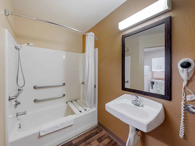 Studio Suite - 2 Full Beds