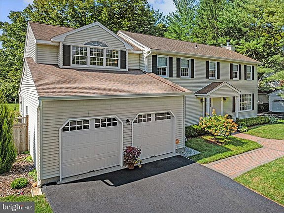 3rd image of 21 Landing Ln
