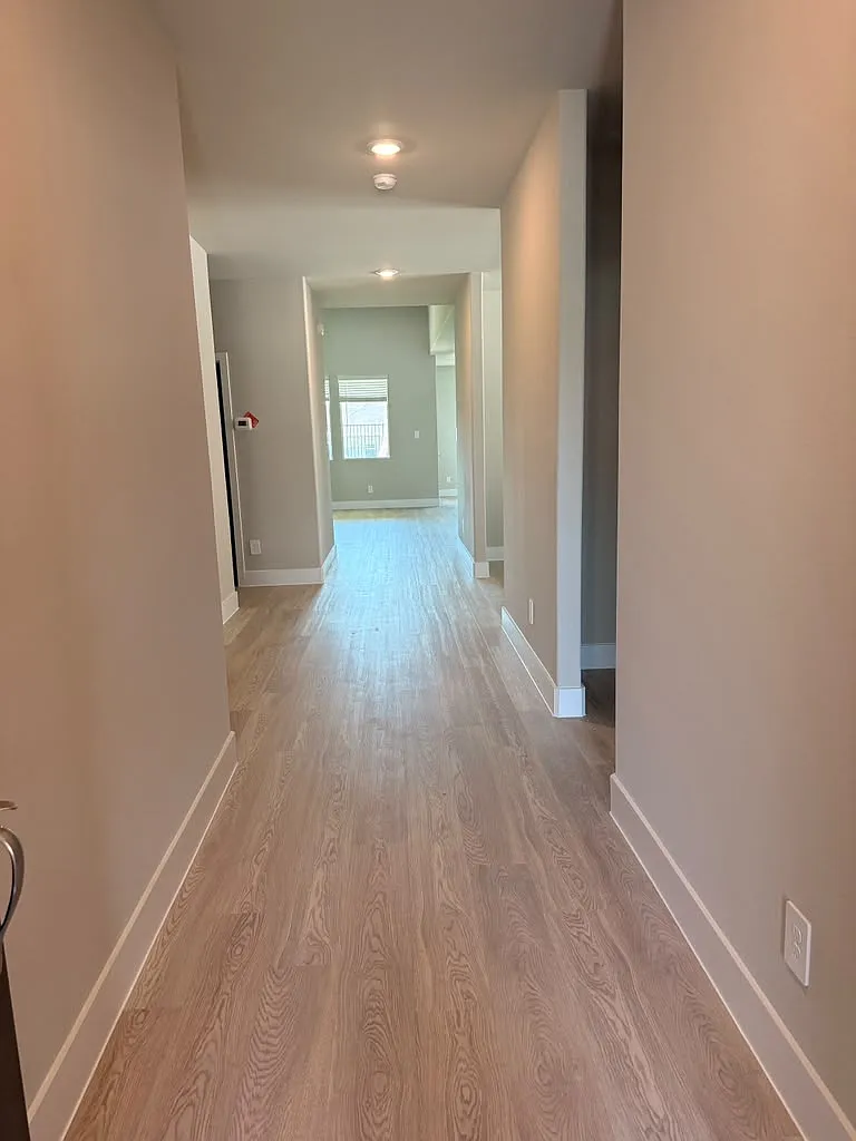4 bed, 2477 sqft, $2,950 — Photo 2