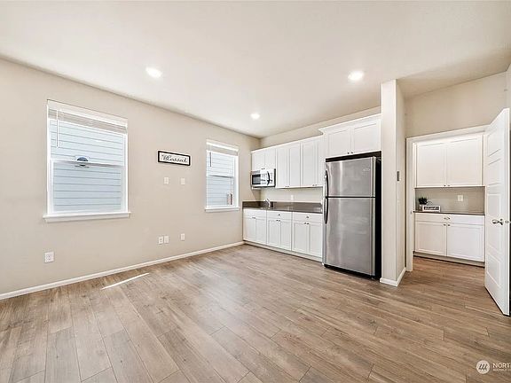 3rd image of 2808 14th Ave NW