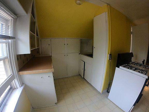 4th image of 954 11th St #2