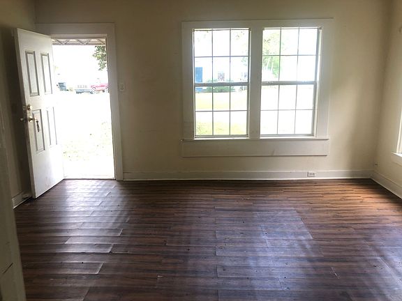 2nd image of 2536 Lamar St