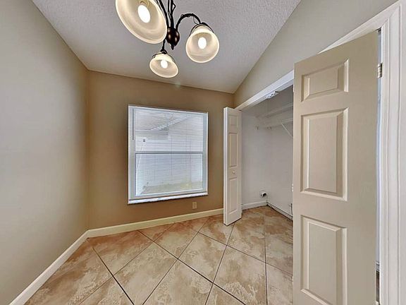 4th image of 1714 Primrose Ct