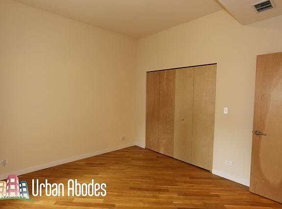 3rd image of 900-06 N Fairfield Ave #Ua1s